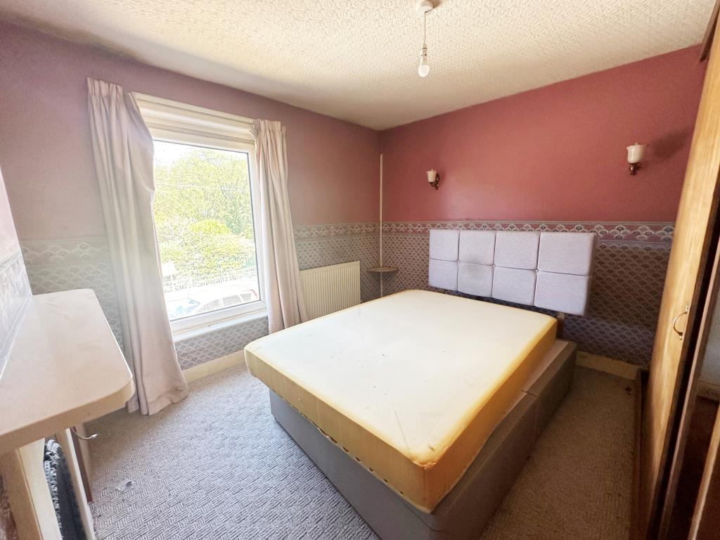 Lot: 162 - TERRACE HOUSE FOR REFURBISHMENT - Bedroom one